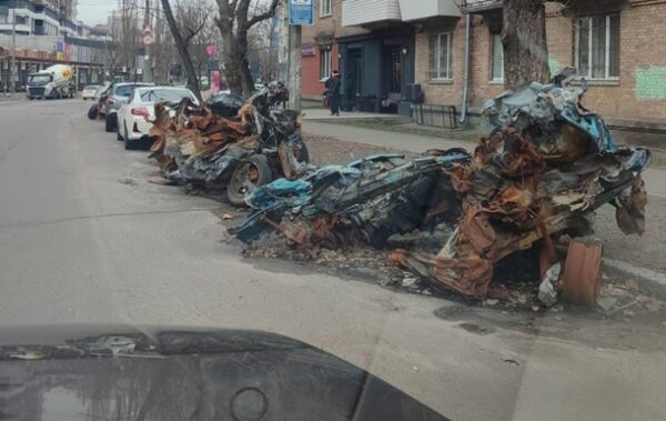 З Києва приберуть авто, постраждалі від ворожих обстрілів – КМВА