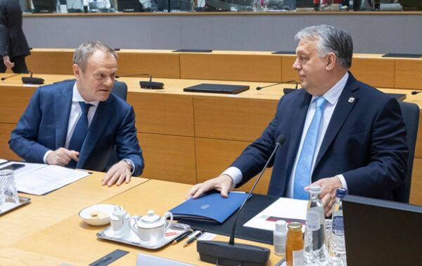Туск запідозрив Орбана у “грі в команді Путіна”