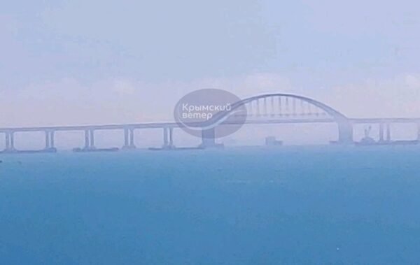Росіяни встановили нові бонові загородження біля Кримського мосту