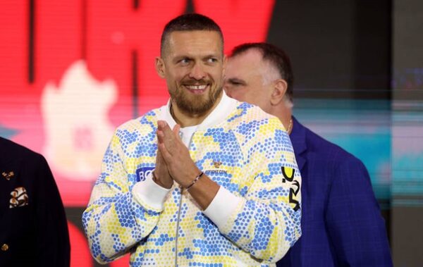 Усик розповів, скільки може коштувати тренувальний табір