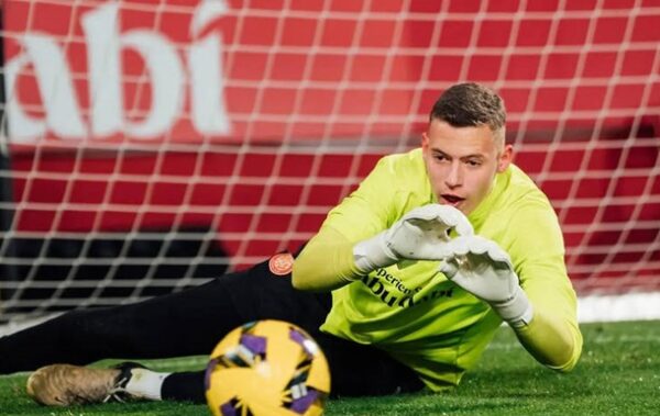 Тренер Жирони оцінив українського воротаря – його перевели у першу команду