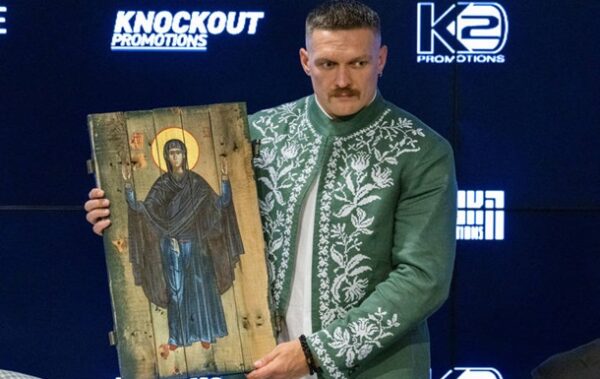 За Британією першість у боксі: Воррен назвав роль Усика у спорті