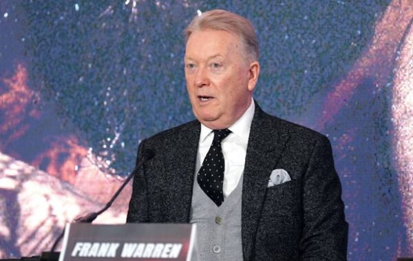 Через нього йому проблеми: Воррен порівняв Дюбуа з Усиком