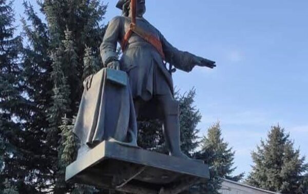 У Полтаві демонтували пам&rsquo;ятник Петру І