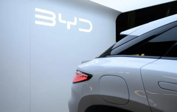 Акції китайського автогіганта BYD рекордно зросли