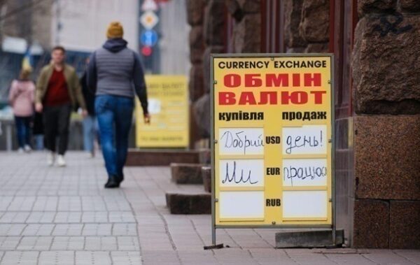 Долар трохи подорожчав на початку тижня