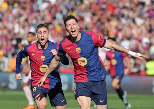 Барселона з дублем Левандовськи розгромила Жирону