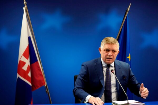 Фіцо заявив, що фон дер Ляєн назвала його “повним ідіотом”