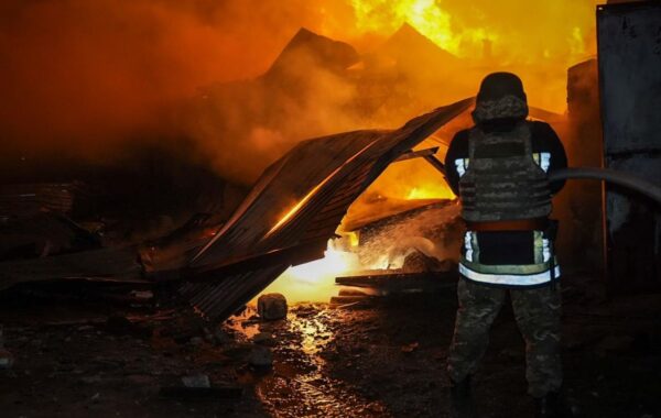 Харків знову під удару БПЛА: у місті велика пожежа