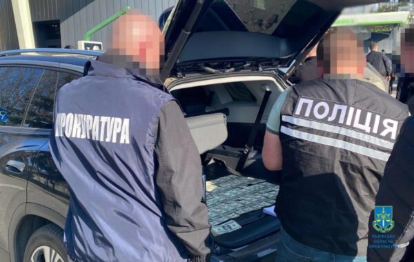 На Львівщині посадовця митниці затримали на хабарі