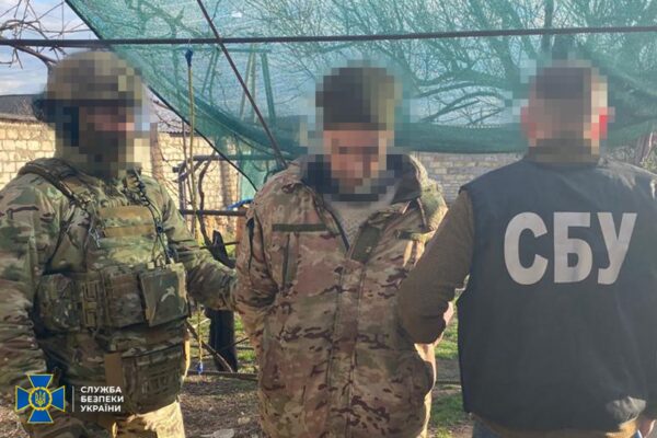 СБУ затримала торговців “трофейною” зброєю