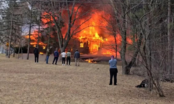 У США легкомоторний літак упав на житловий будинок