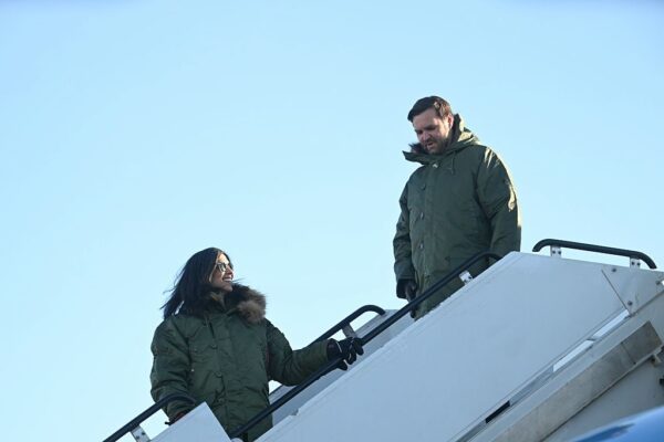 Венс прибув до Гренландії, попри обурення Данії