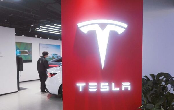 Акції Tesla впали нижче, ніж прогнозував міністр торгівлі США