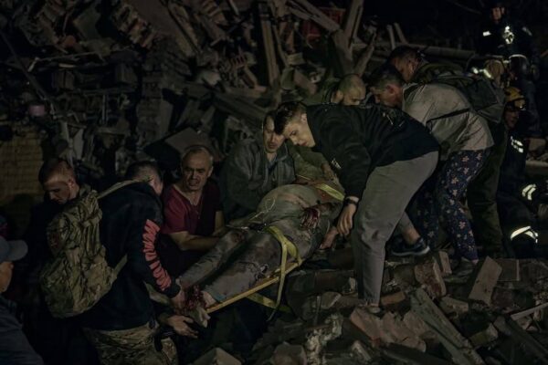 Атака на Київ: кількість загиблих зросла, людей шукають під завалами