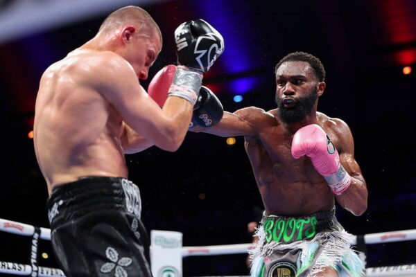 Енніс зупинив Станіоніса та об’єднав титули в напівсередній вазі