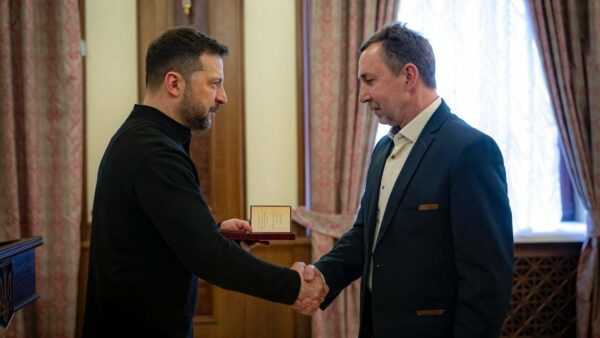 Володимир Зеленський вручив нагороди працівникам оборонно-промислового комплексу