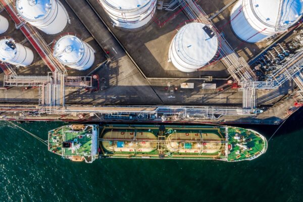 Китай рекордно наростив реекспорт газу через низький попит
