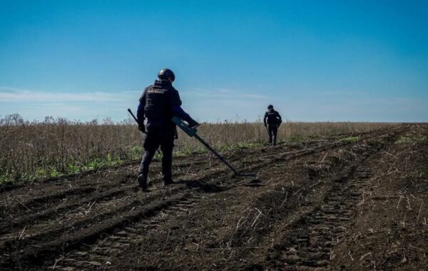 На Харківщині на міні підірвалися троє людей