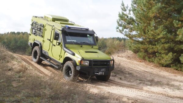 На озброєння ЗСУ допустили броньовик Джура-ЕВАК