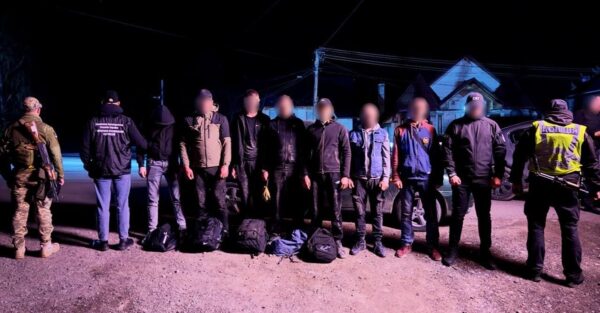 На Закарпатті спіймали організаторів схеми для ухилянтів