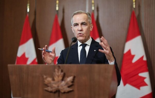 Премʼєр Канади відмовився від інших громадянств