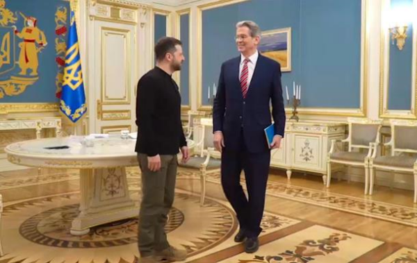 “Припиніть стукати пальцем”: Зеленський розповів про переговори з Бессентом