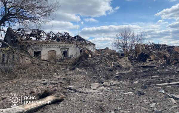 Росіяни вдарили по Новохатському на Донеччині: є жертва та поранені