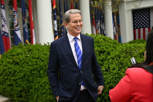 “Сидіть спокійно”: У Трампа порадили країнам не відповідати на мита