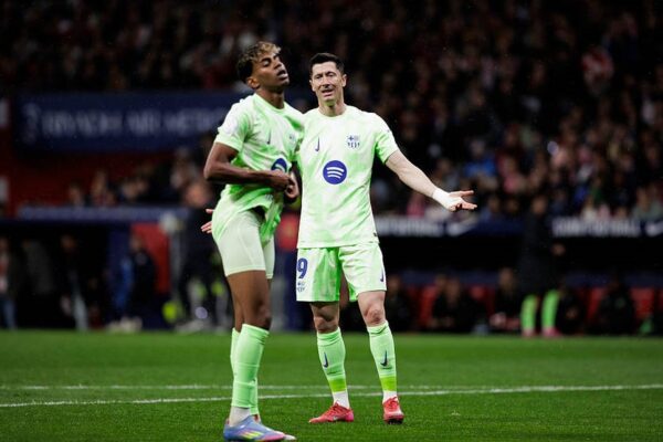 Суперечка в Барселоні: за зміну Левандовського виступили Ямал і Педрі