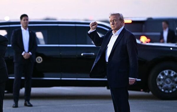 Трамп звільнив від мит смартфони та комп’ютери