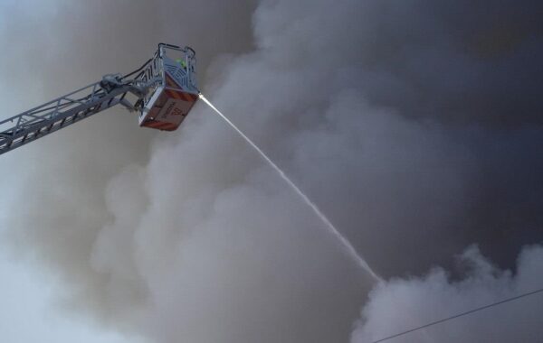 У Києві є постраждлі через атаку БпЛА, ліквідація пожеж триває