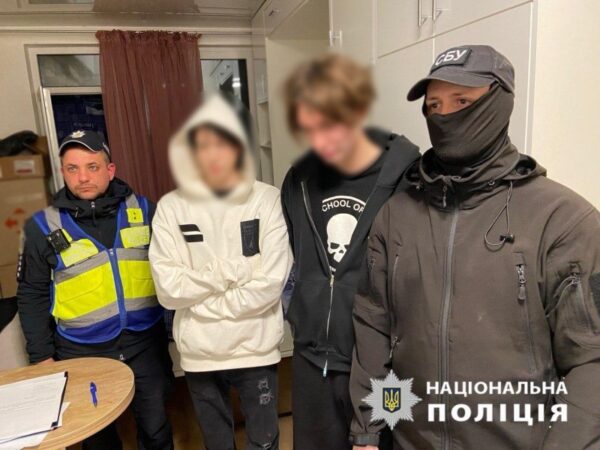 У Києві затримали юнаків, які слухали російську музику після обстрілу Сум
