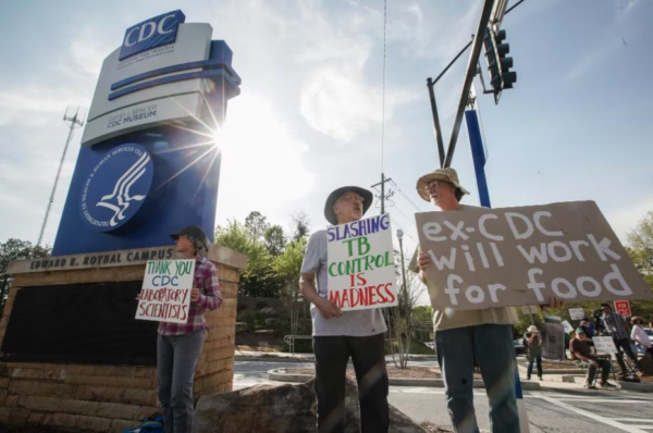 У США масові звільнення в медзакладах