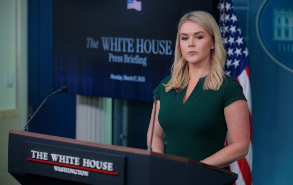 У Трампа заявили, що він невдоволений Зеленським і Путіним