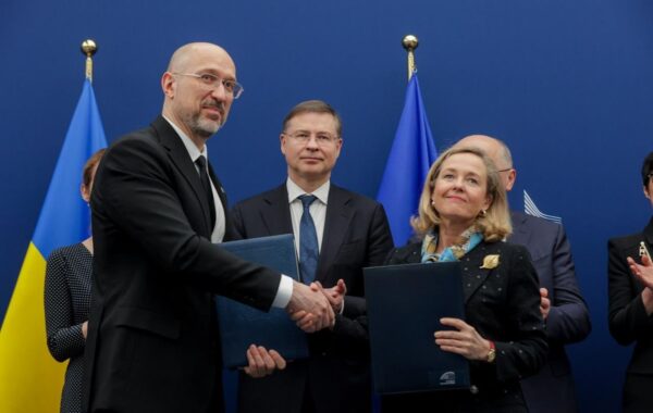 Україна і ЄІБ підписали угоди на 300 млн євро