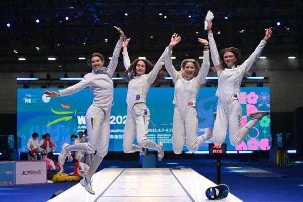 Українські шпажистки стали чемпіонками світу серед юніорів