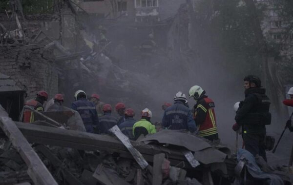 В Києві розбирають завали: підтверджена смерть восьми людей
