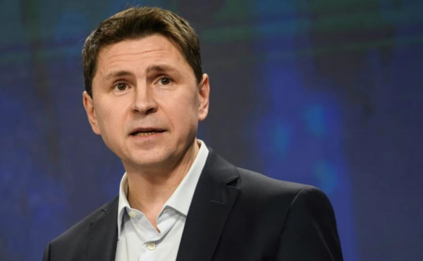 В ОП сказали, чому Зеленський має йти на другий термін