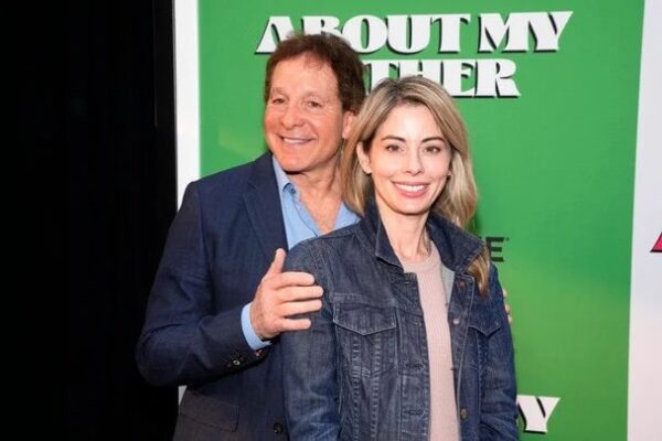 Зірка Поліцейської академії Стів Гуттенберг подає на розлучення