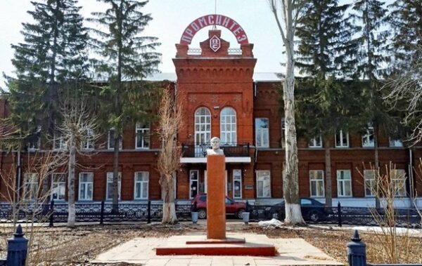 ЗМІ: На атакованому заводі РФ стався витік кислоти