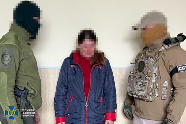Агентка ФСБ шукала бойові позиції артилерії на Донеччині
