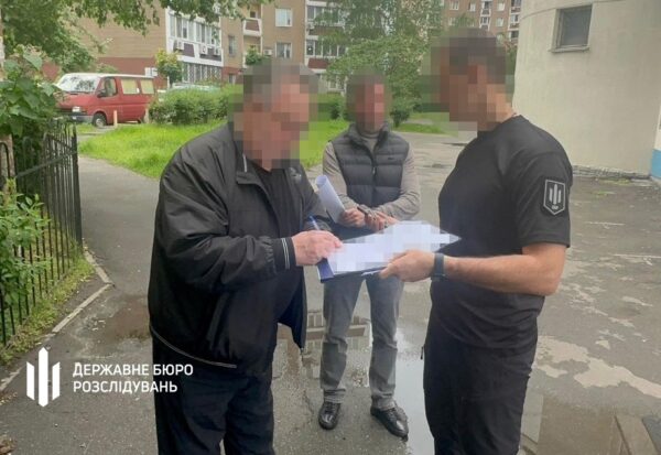 Екскерівник управління Міграційної служби нарахував собі 365% премії