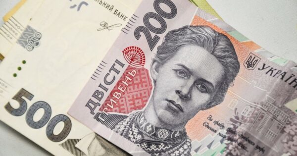 Кадровий голод трохи ослаб, а українцям почали &ldquo;знижувати зарплати”