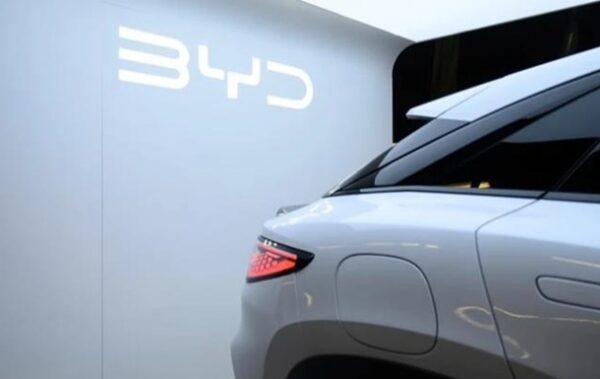 Китайський BYD вперше обійшов Tesla за продажами електромобілів у Європі