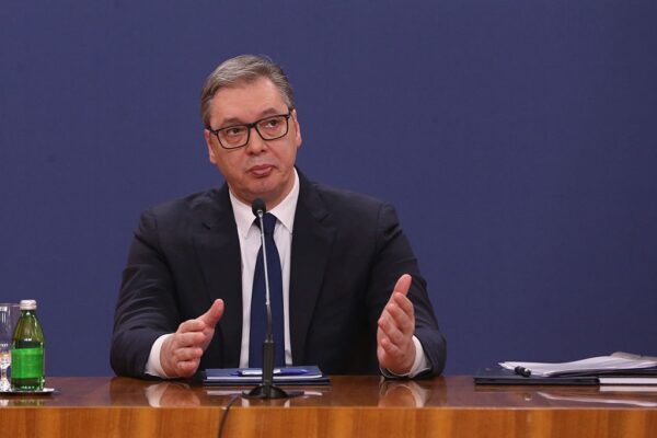 Літак президента Сербії “застряг” в Баку по дорозі до Москви