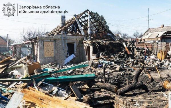 РФ скинула п&rsquo;ять авіабомб на село на Запоріжжі: під завалами люди
