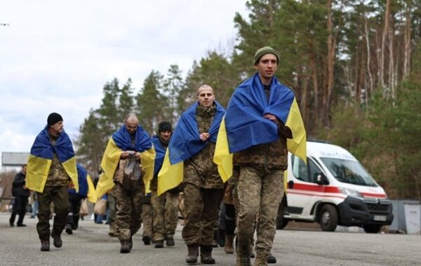Стало відомо, скільки військових перебувають у полоні Росії