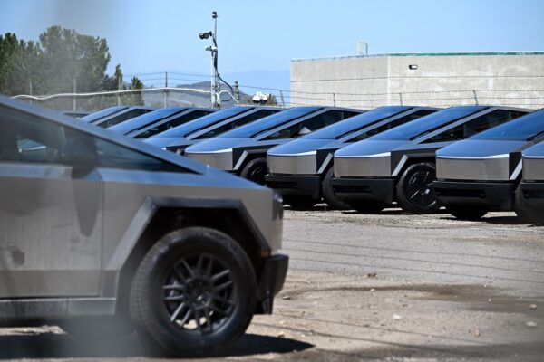 Tesla почала приймати Cybertruck на обмін