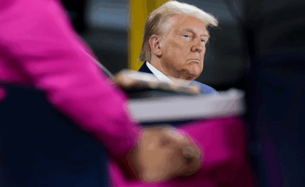 Трамп назвав “надто великим” подарований Катаром літак